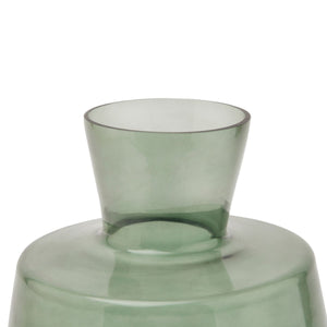 Smoked Sage Glass Large Ellipse Vase in SAGE Hill Interiors 22976 5050140297681 Dimensions: 26cm x 24cm x 24cm Weight: 1.45kg Volume: 0.1CBM This is the Smoked Sage Glass Large Ellipse Vase. This stunning vase is a perfect partner to our new Stamford furniture range, injecting some subtle and soothing tones to its display cabinets and surfaces. Coloured glassware continues to grow in popularity and we’re here for it with additions in the colour interiors fans are calling the new neutral: green.
Suitable f